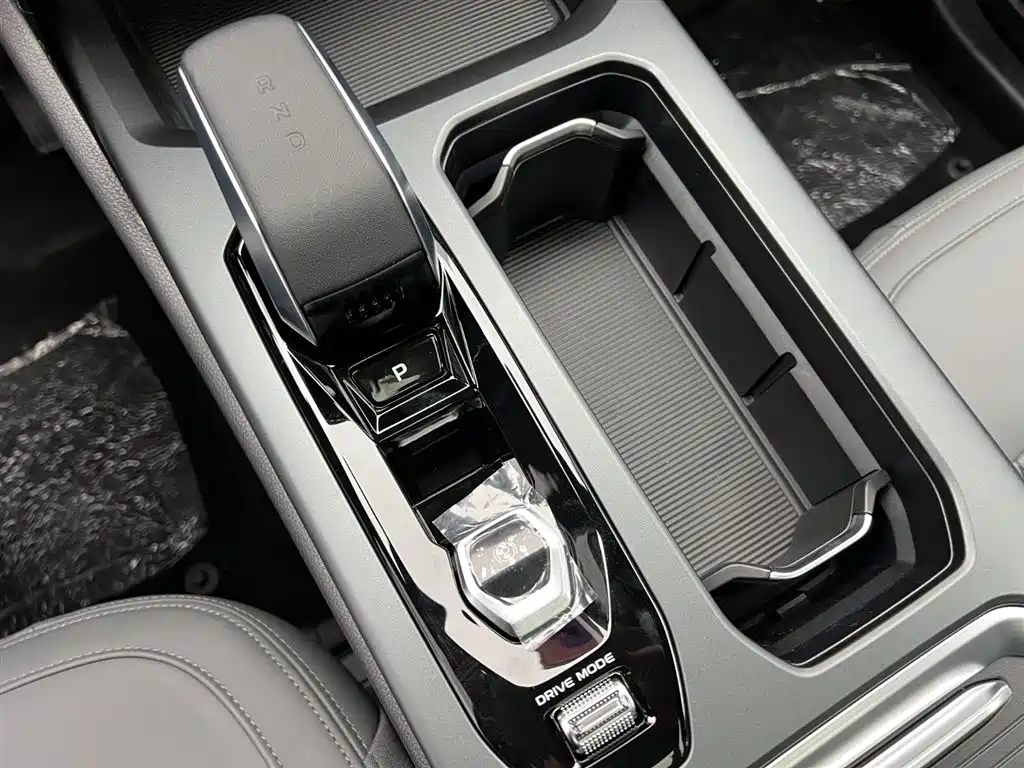 Geely Haoyue L 2026 2026 1.5TD DCT Happiness 7-Seater
