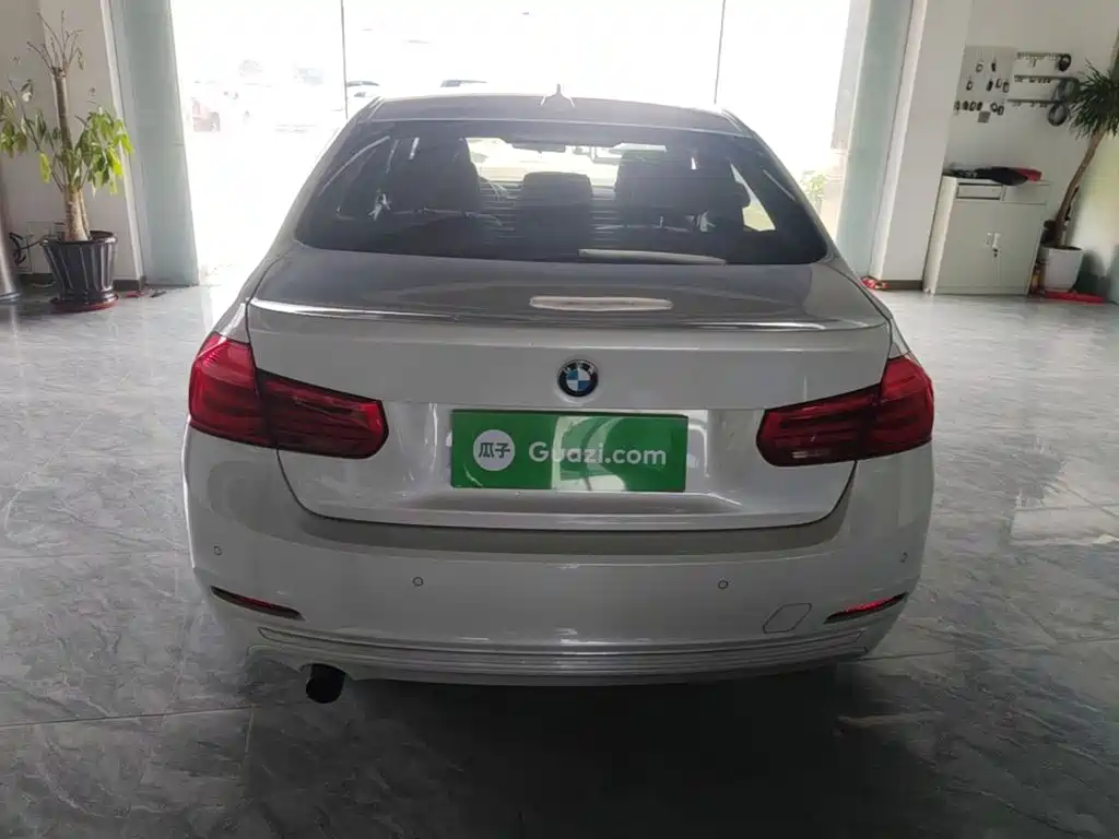 Photo 6 - BMW 3 Series