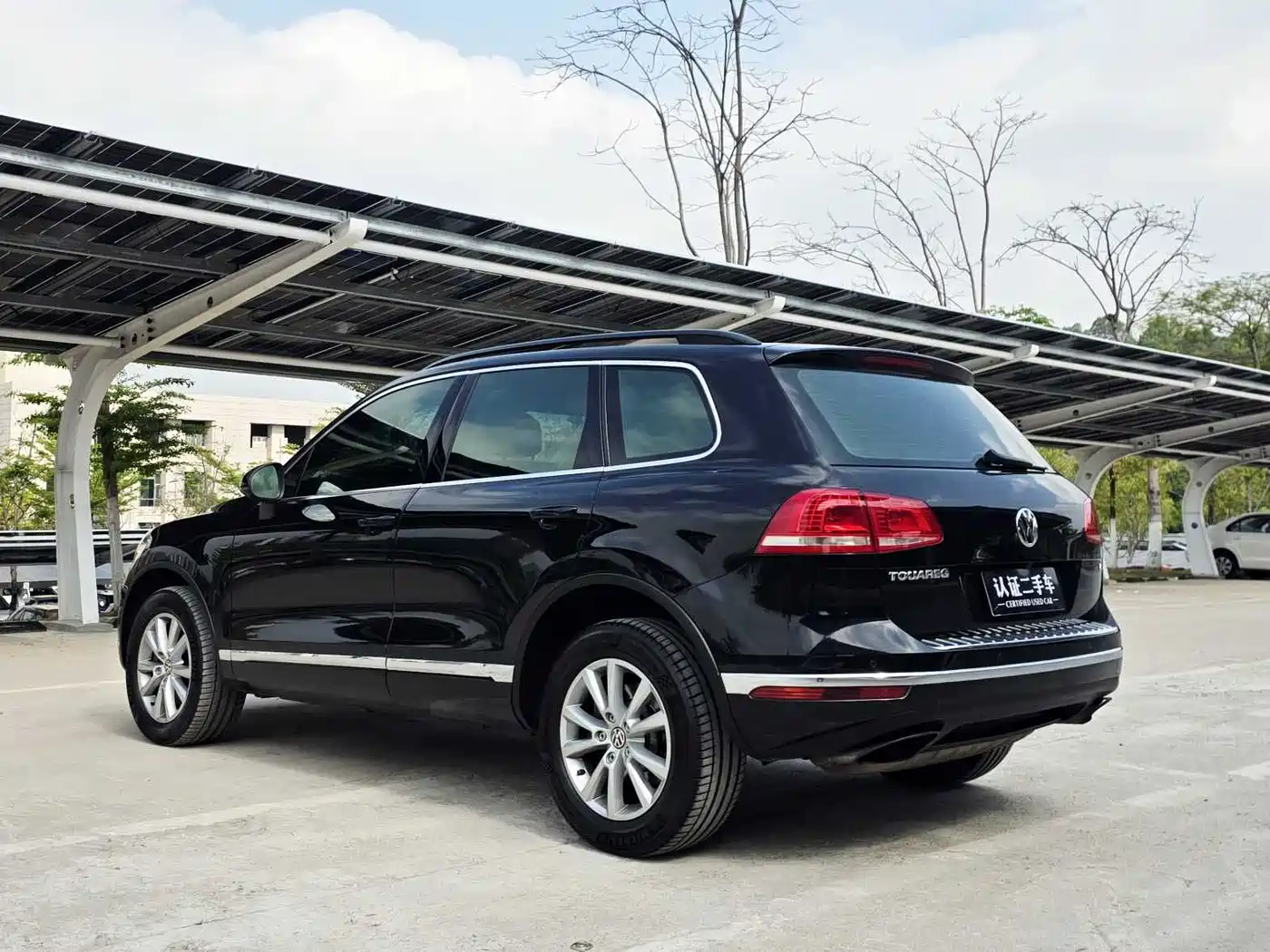 VOLKSWAGEN TOUAREG