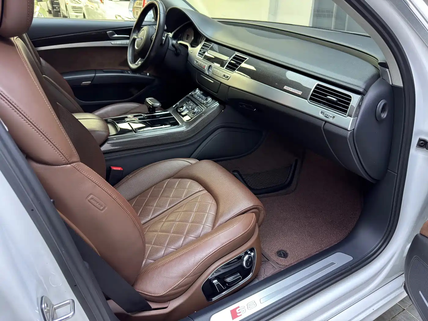 Audi S8 2014 S8 4.0TFSI quattro фото 16