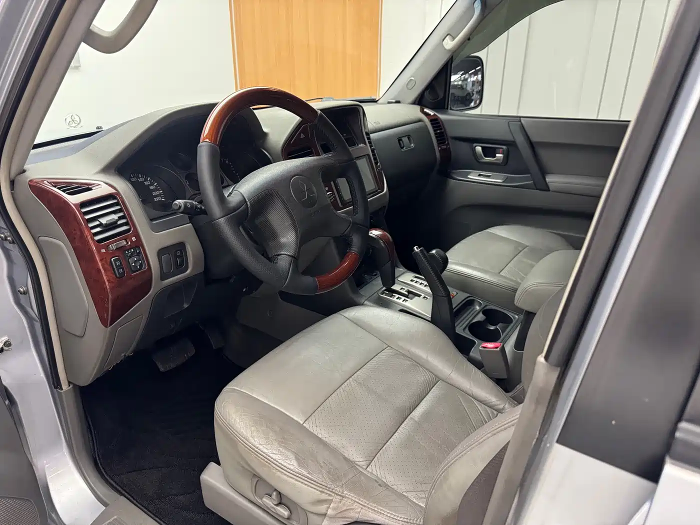 Mitsubishi Pajero 2005 2004 Model V73 3.0L GLS