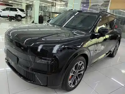 Lynk & Co 900