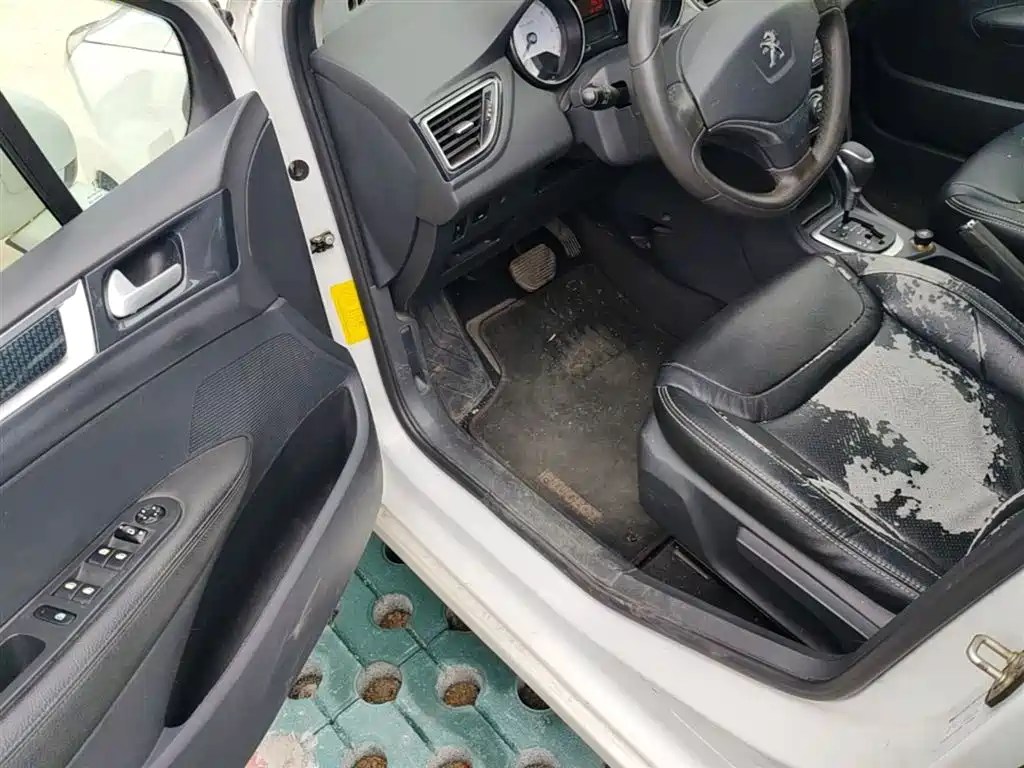 Peugeot 308 2014 Model Joy Edition Classic 1.6L Automatic Trend Style фото 16