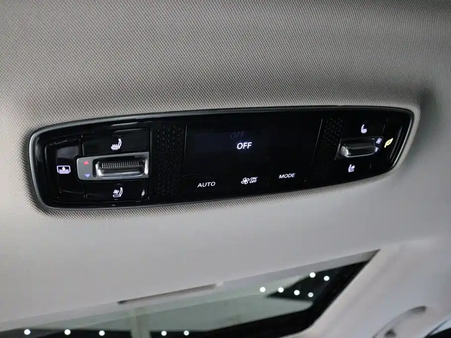 Фото 23 - Roewe iMAX8