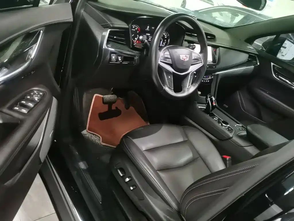 Фото 11 - Cadillac XT5