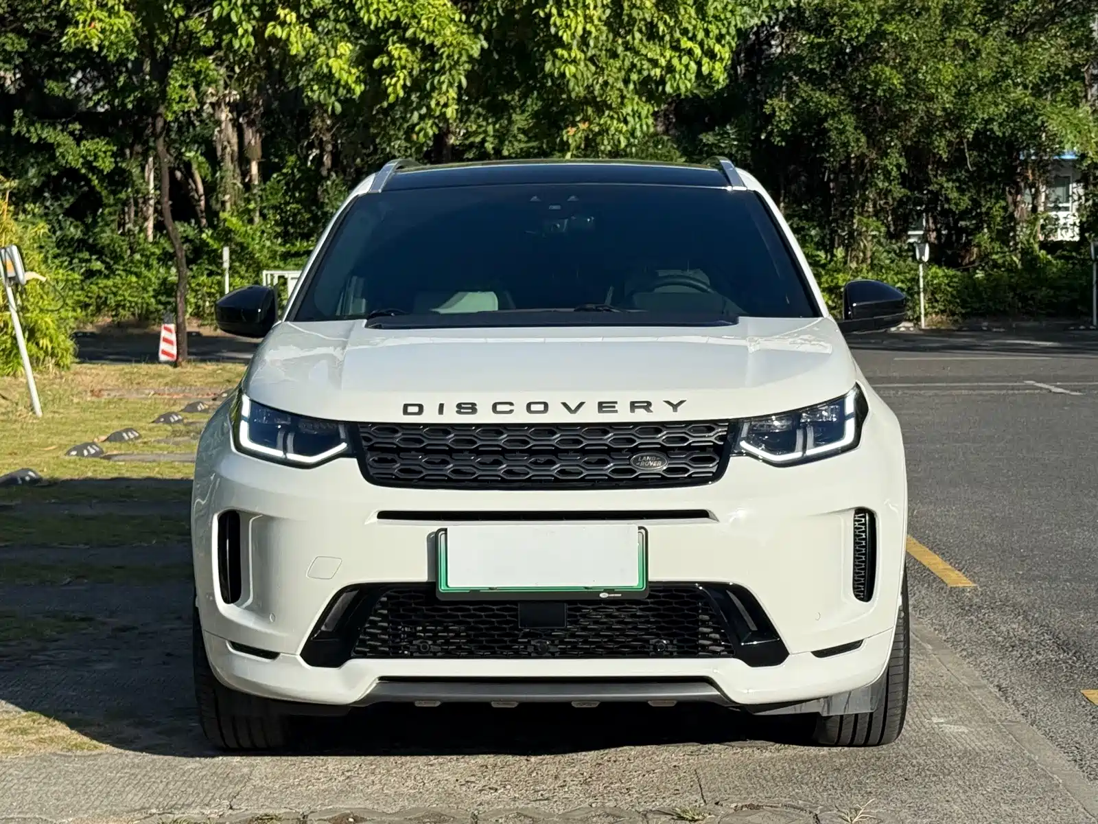 Photo 2 - Land Rover Discovery Sport PHEV