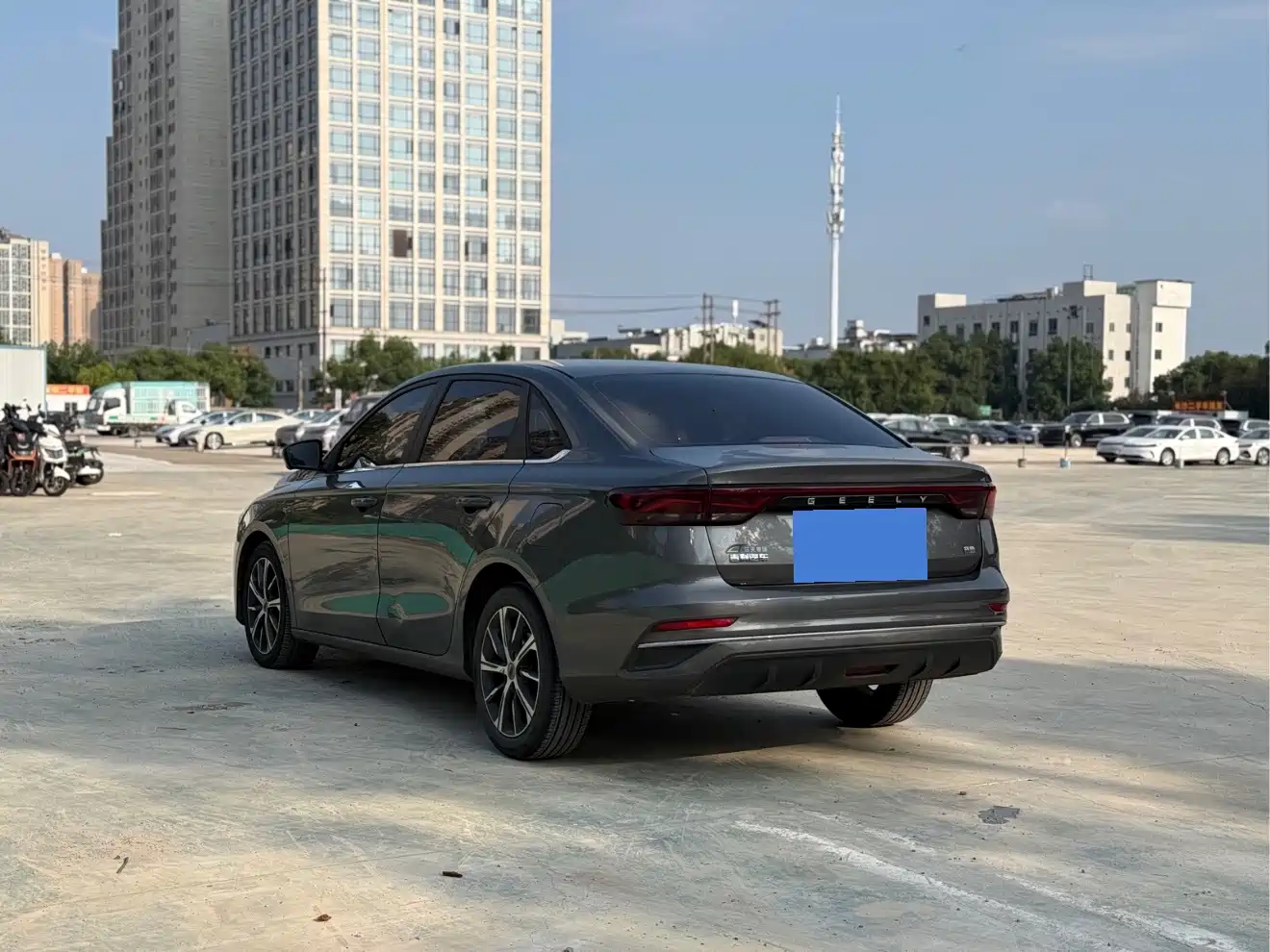 Фото 9 - Geely Emgrand