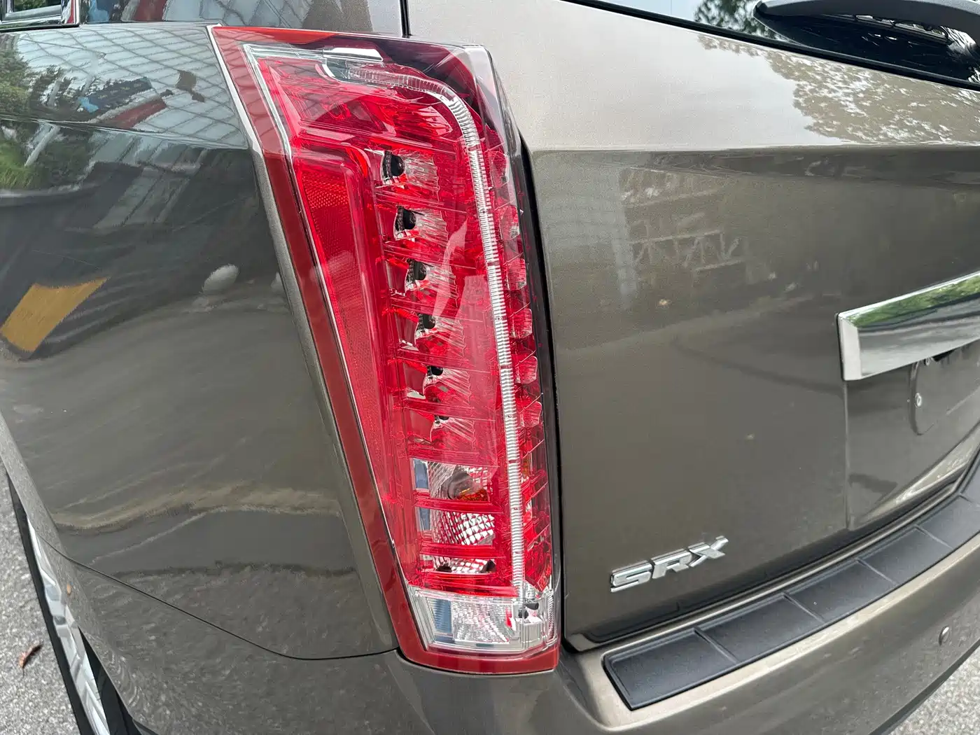 Photo 18 - Cadillac SRX