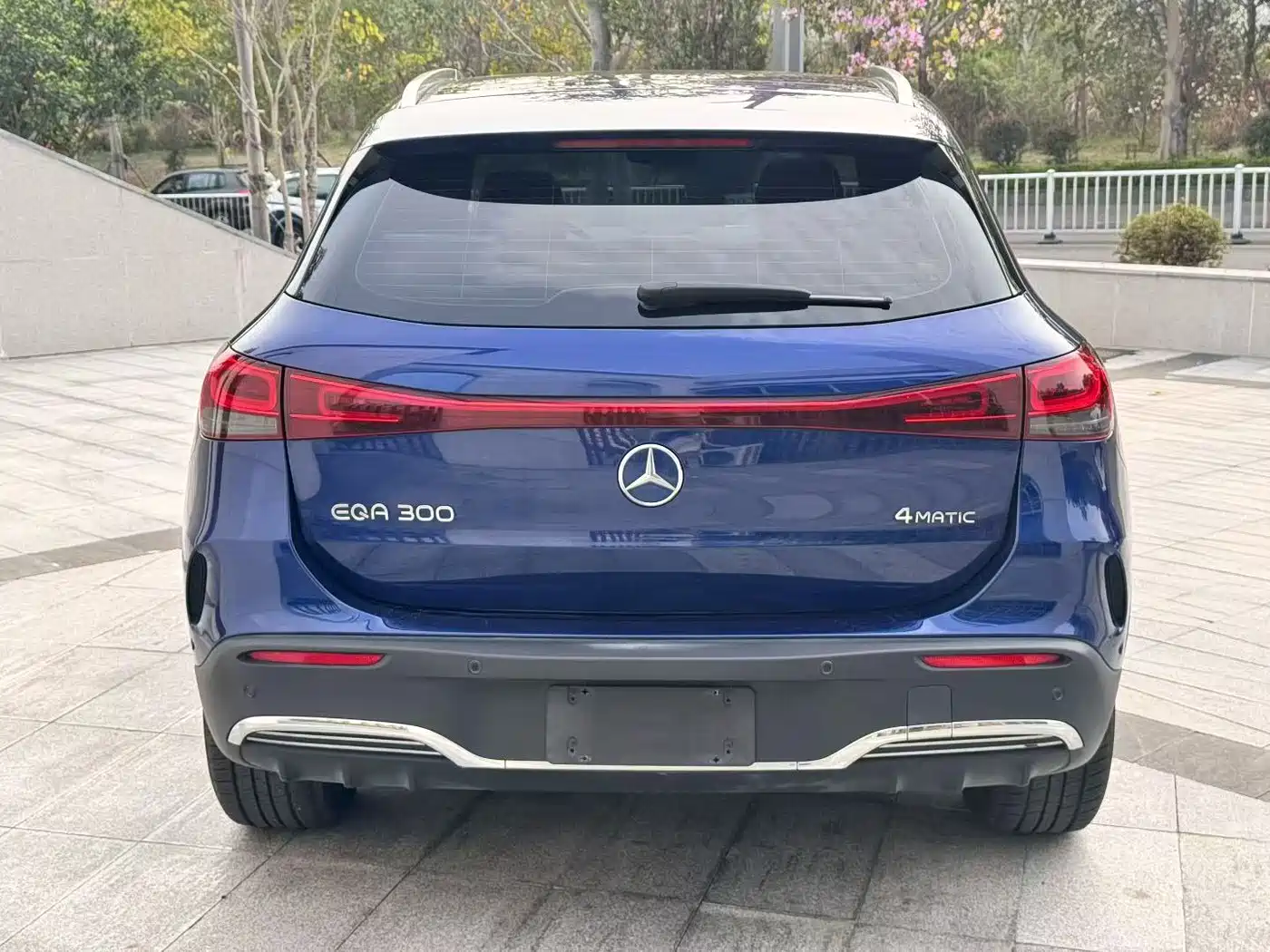 MERCEDES-BENZ EQA