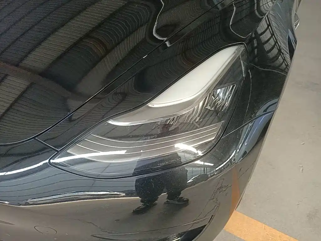 Фото 24 - Tesla Model 3