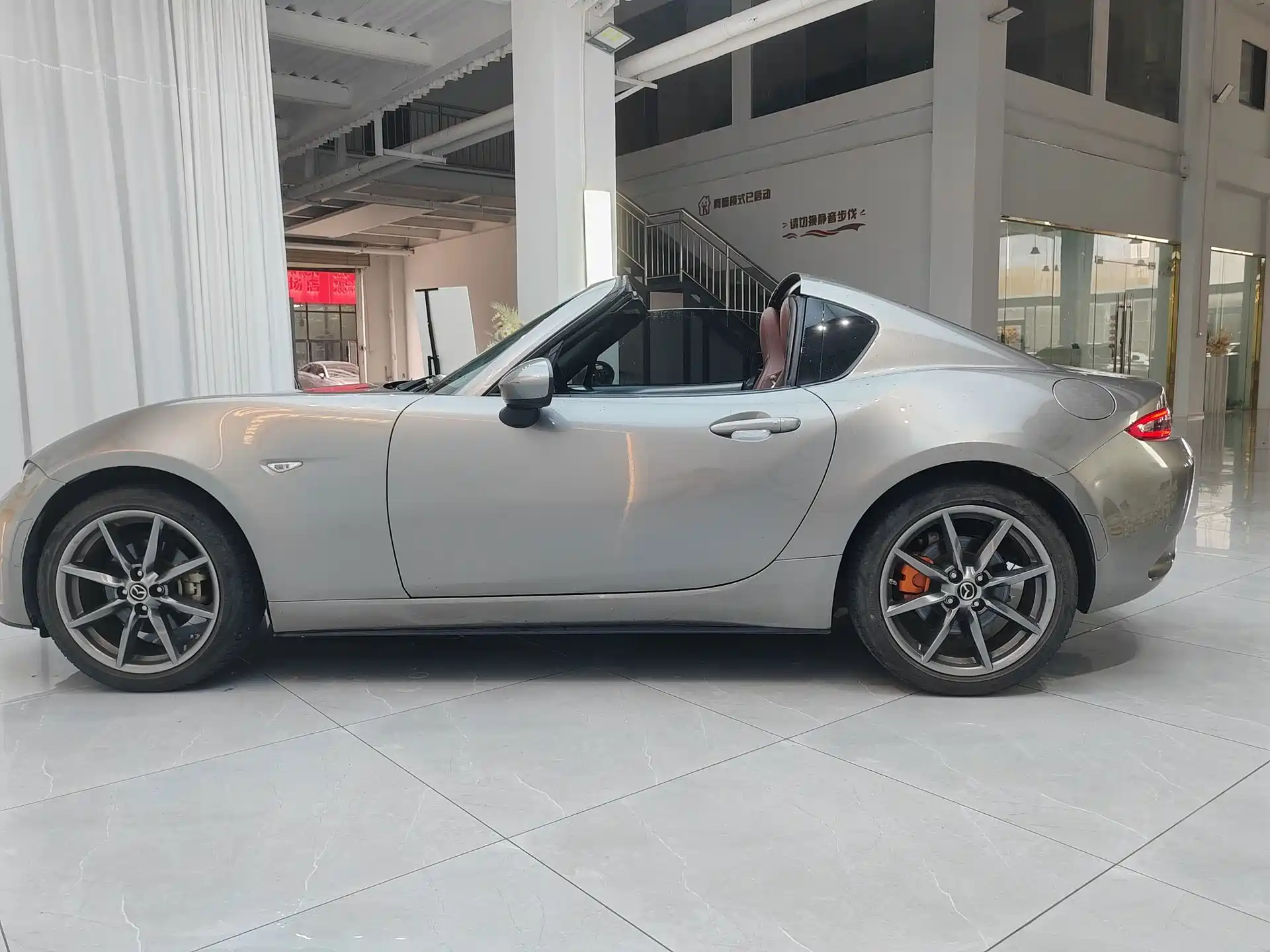 Фото 12 - Mazda MX-5