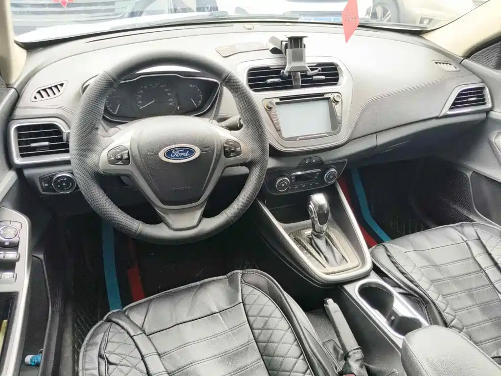 Photo 11 - Ford Escort
