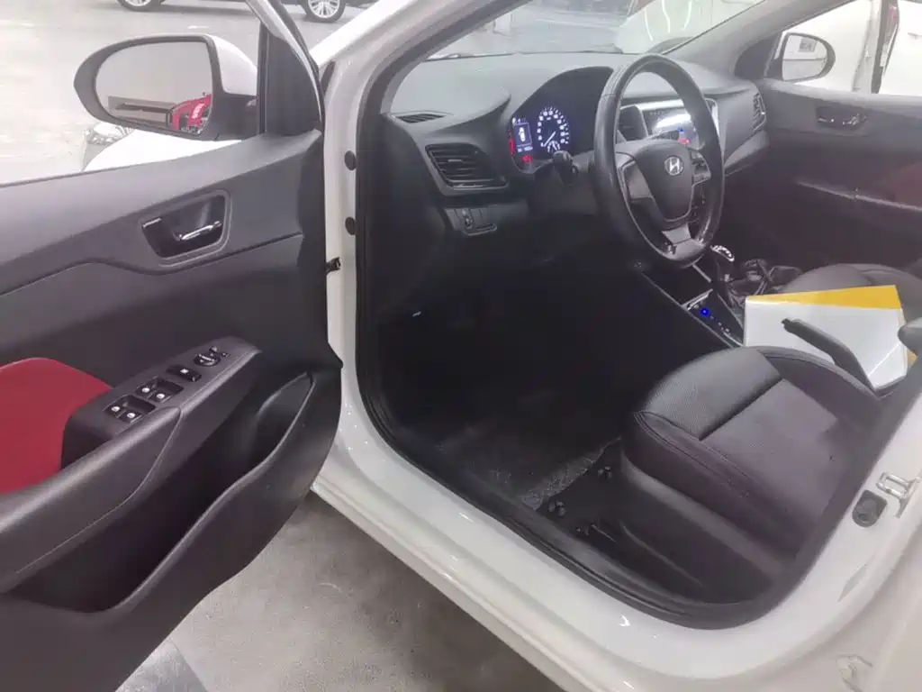 صورة 16 - Hyundai Verna