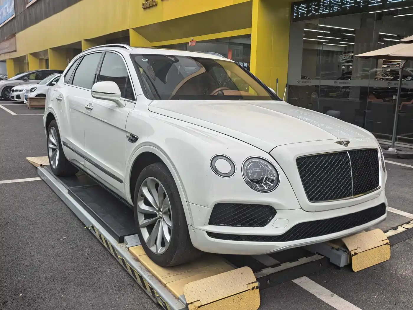 Bentley Bentayga 2018 4.0T V8 фото 3
