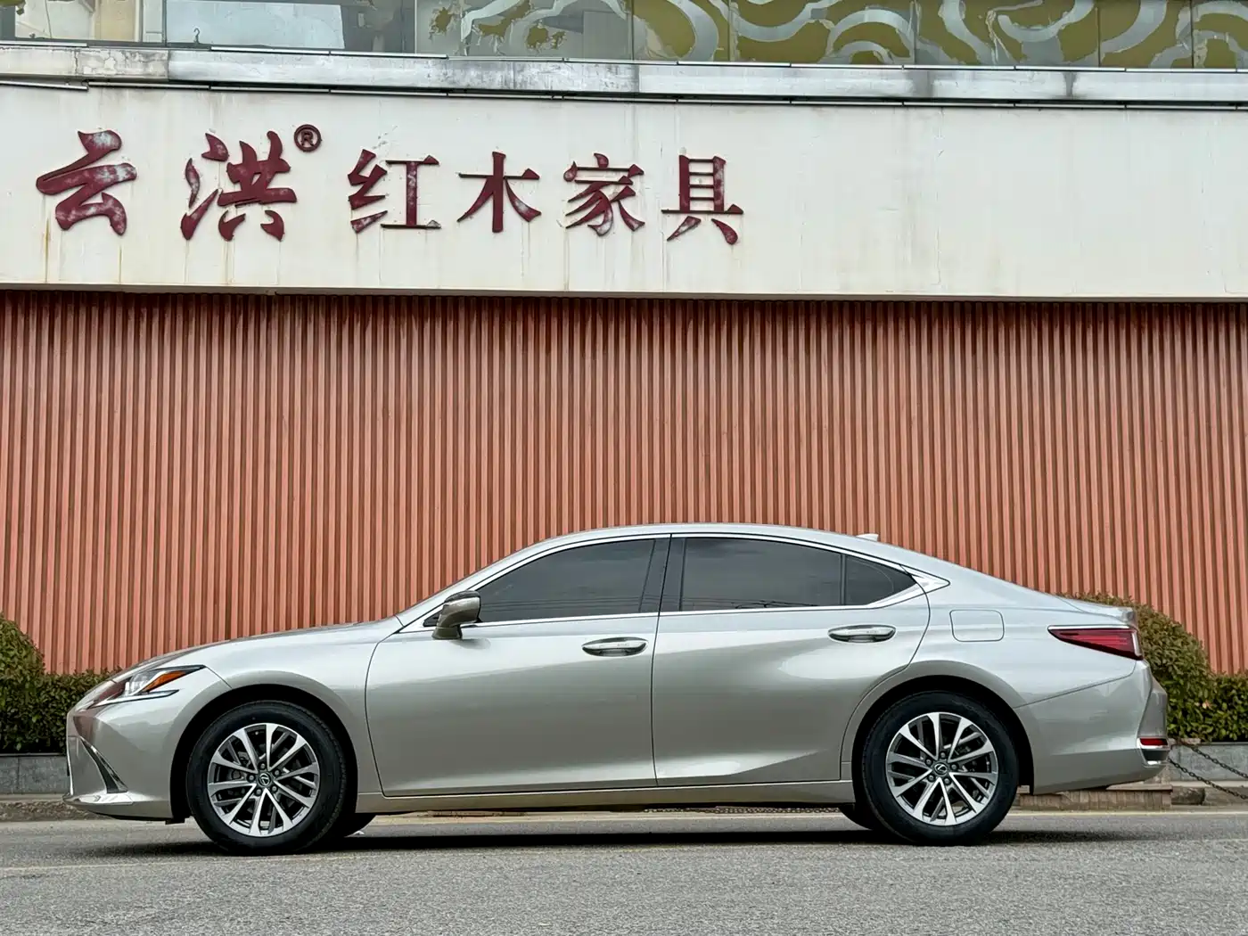 Lexus ES 2022 200 Excellence Edition фото 4