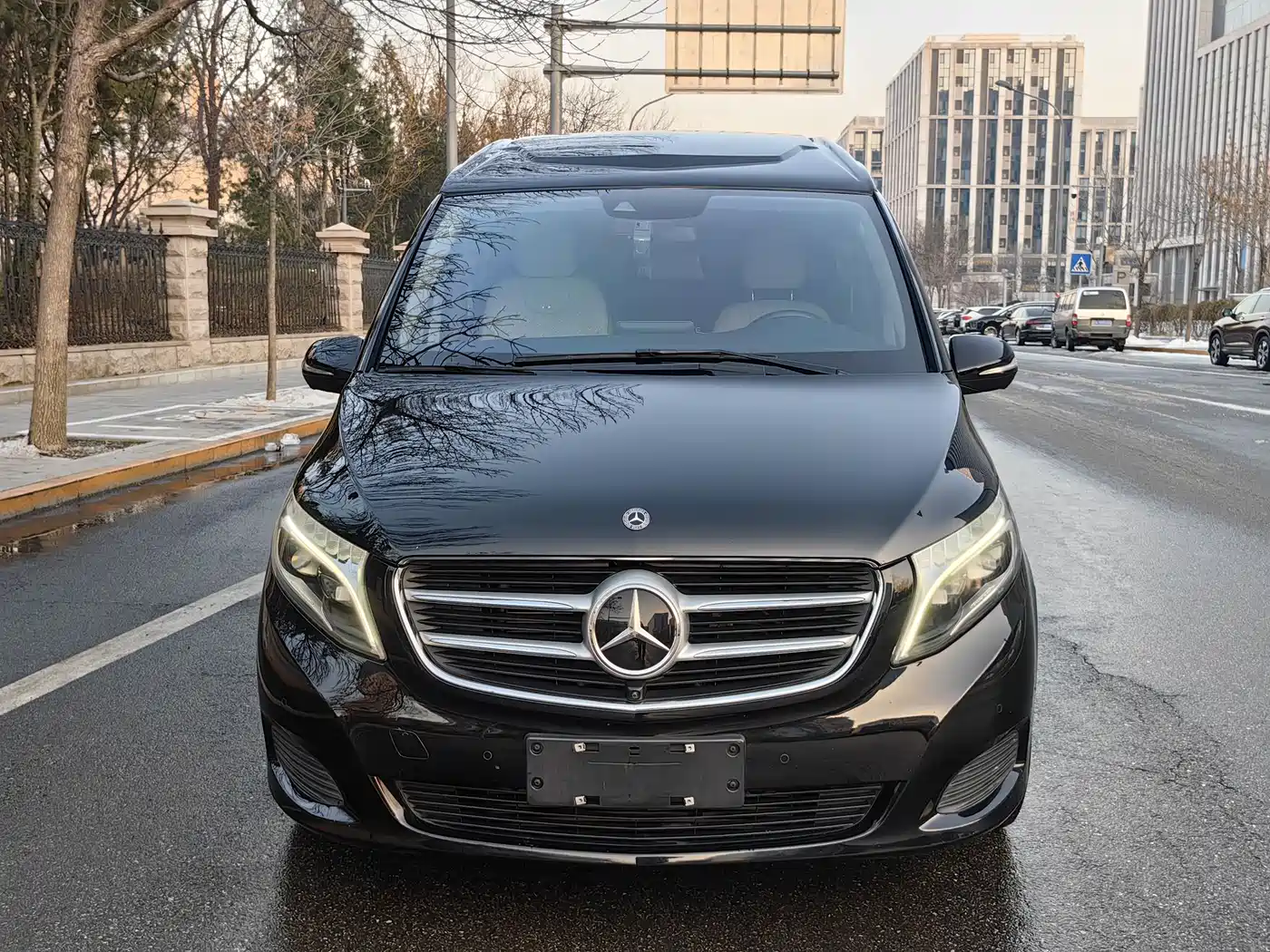 Mercedes-Benz V-Class 2018 V 260 L Premium Long Wheelbase Edition China VI фото 8
