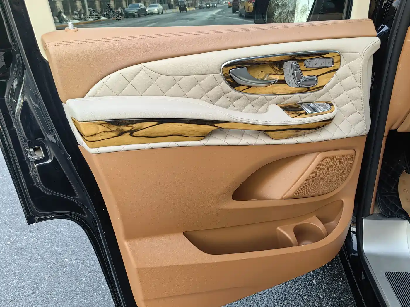 Mercedes-Benz V-Class 2018 V 260 L Premium Long Wheelbase Edition China VI фото 36