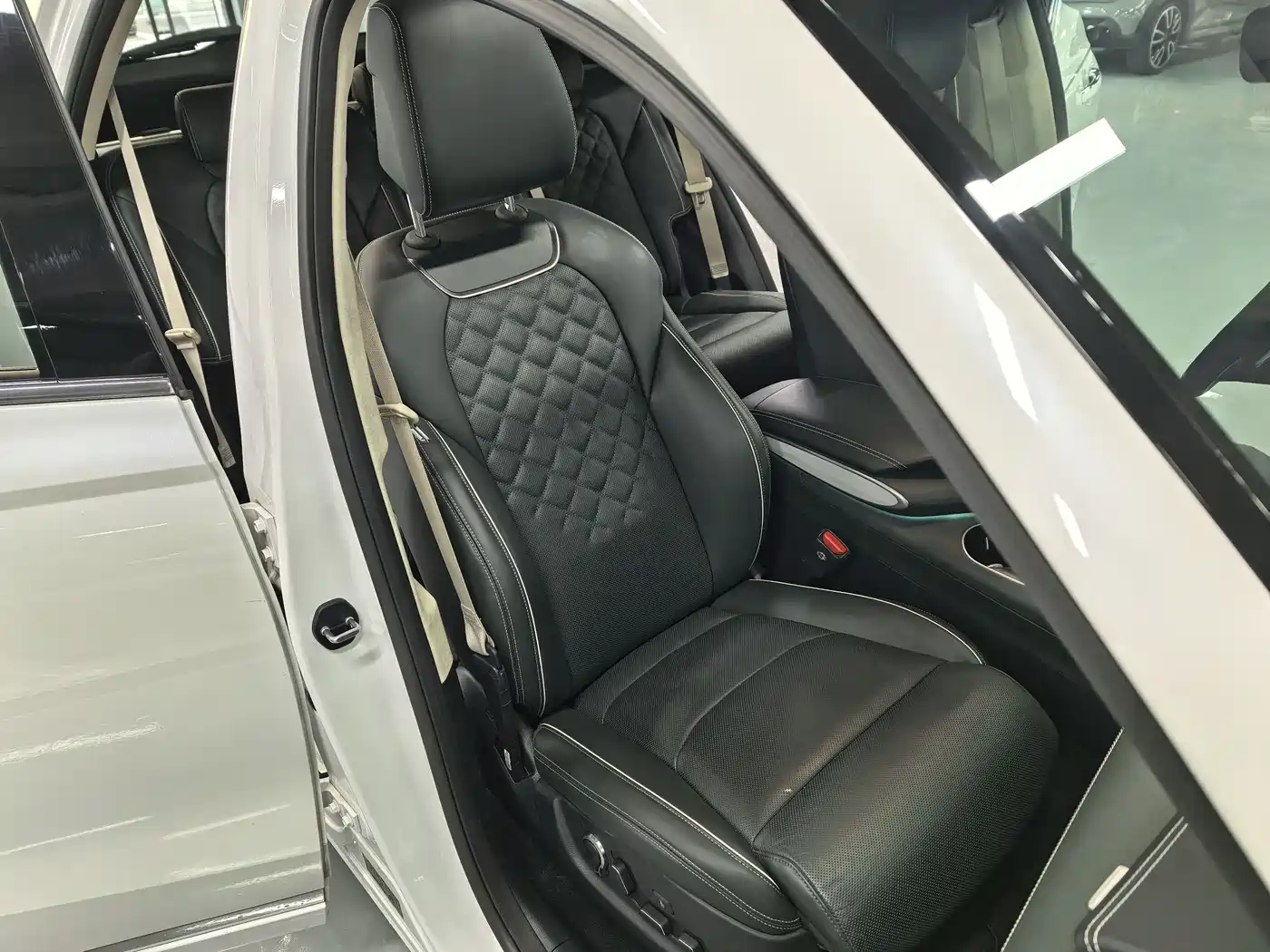 GENESIS PURE ELECTRIC GV70