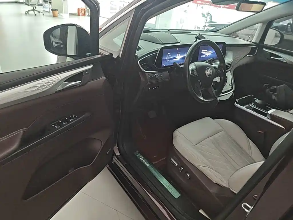 Фото 16 - Buick GL8