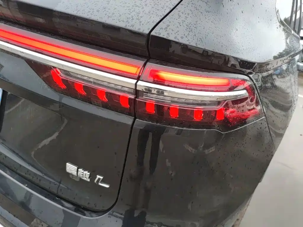 Фото 8 - Geely Monjaro