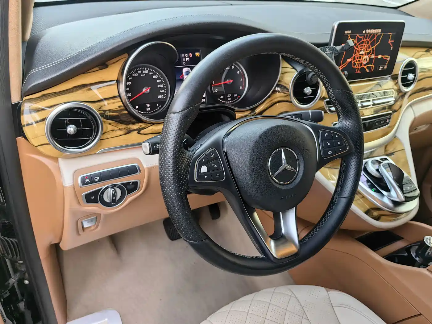 Mercedes-Benz V-Class 2018 V 260 L Premium Long Wheelbase Edition China VI фото 33