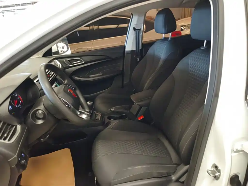 Roewe i5 2019 2019 1.5L Manual 4G-Connected Langyue Edition