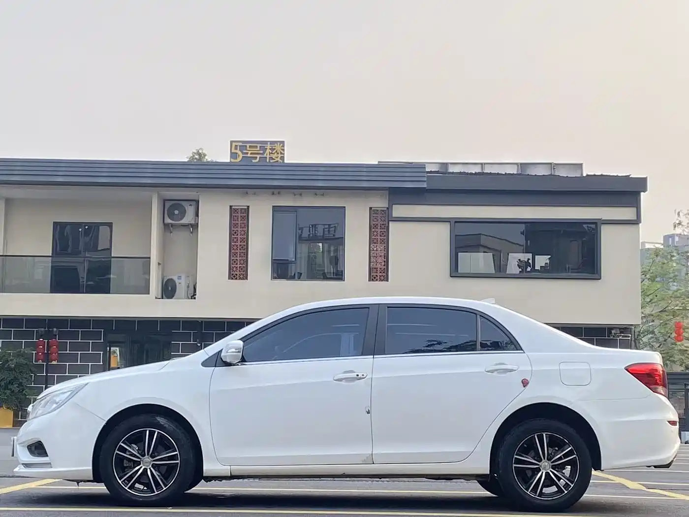 BYD Surui 2015 Facelift 1.5L Auto Luxury фото 7