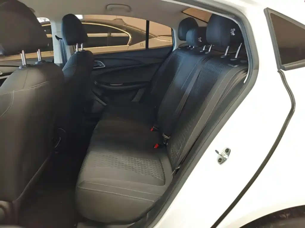 Roewe i5 2019 2019 1.5L Manual 4G-Connected Langyue Edition