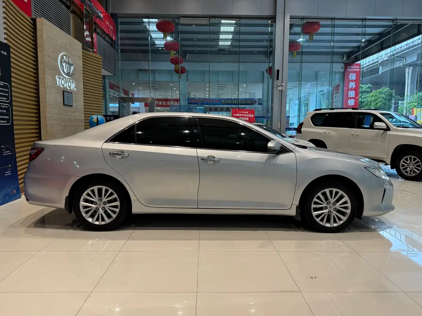Toyota Camry 2015 2.5G Luxury Navigation Edition фото 5