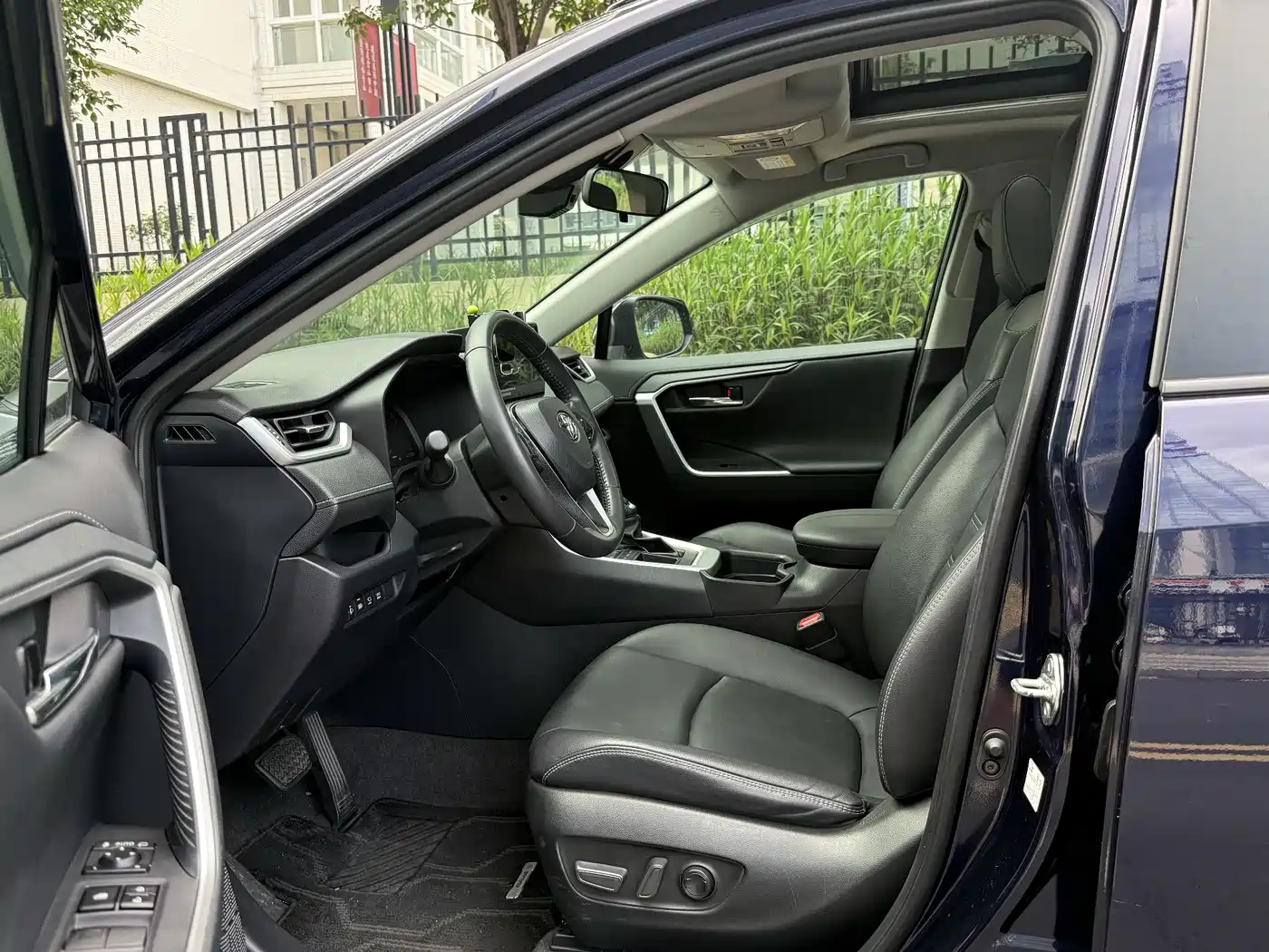 Toyota RAV4 Rongfang 2023 2.0L CVT FWD Style Plus Edition фото 11