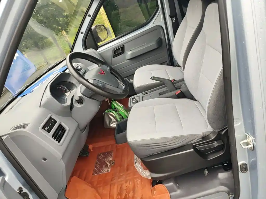 Wuling Motors Wuling Yangguang 2025 2024 300KM Comfort Bus Version 75kW