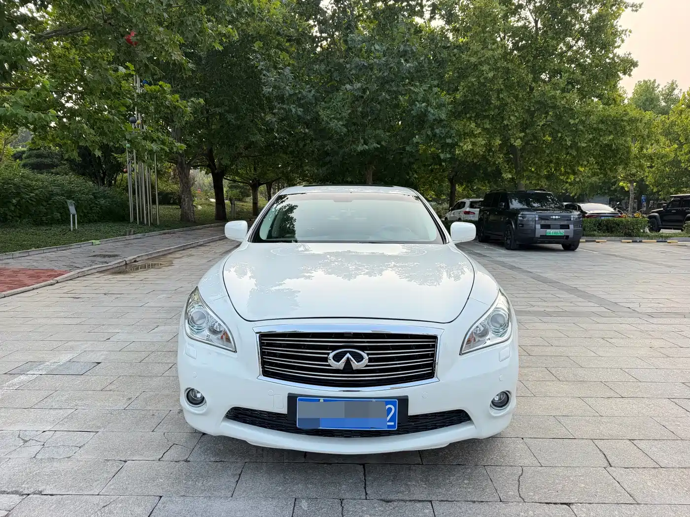 Фото 2 - Infiniti Q70