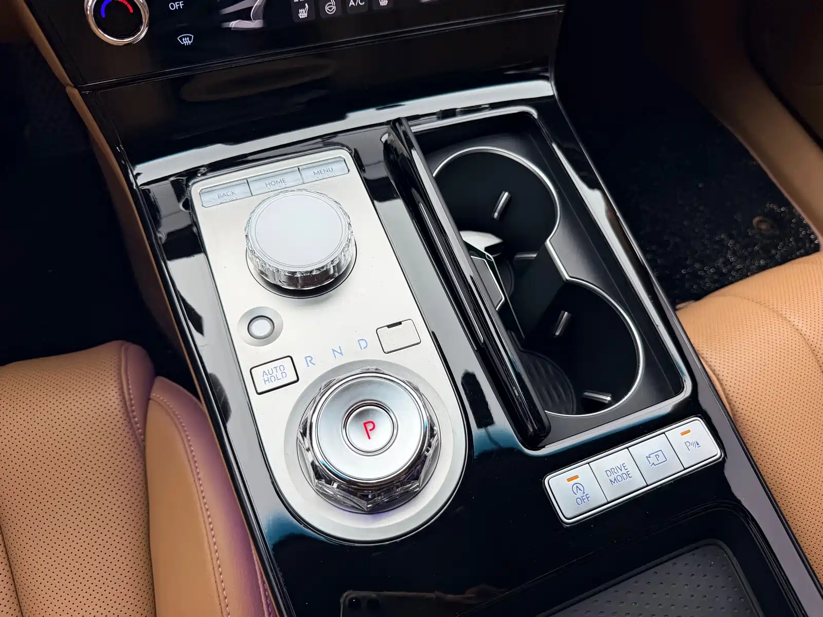 Photo 15 - Genesis G80