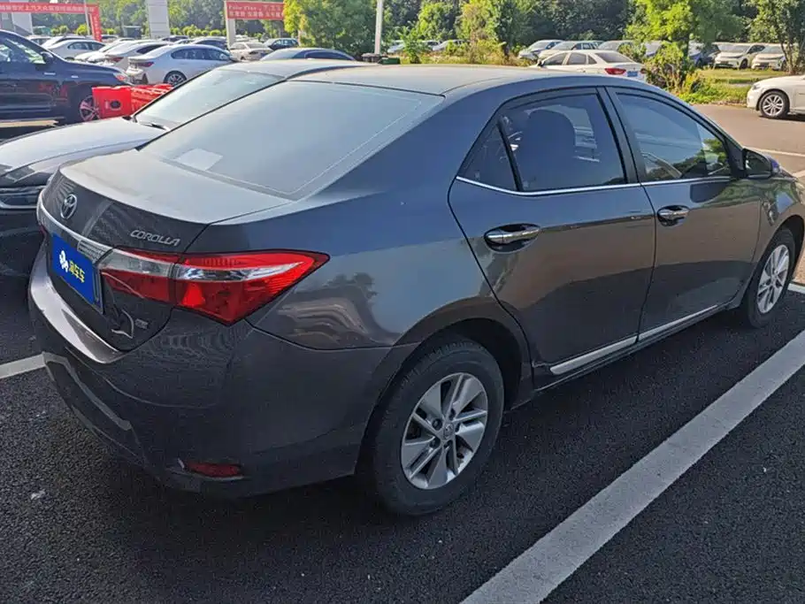 Toyota Corolla 2014 1.6L CVT GL-i фото 3