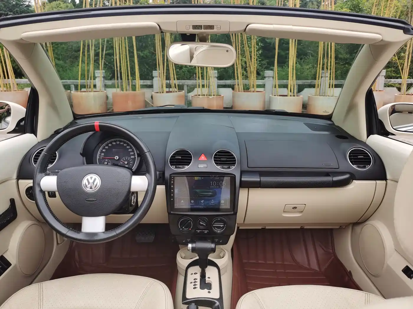 Volkswagen Beetle 2010 Model 2.0 BlackOrange Convertible Luxury Edition фото 18