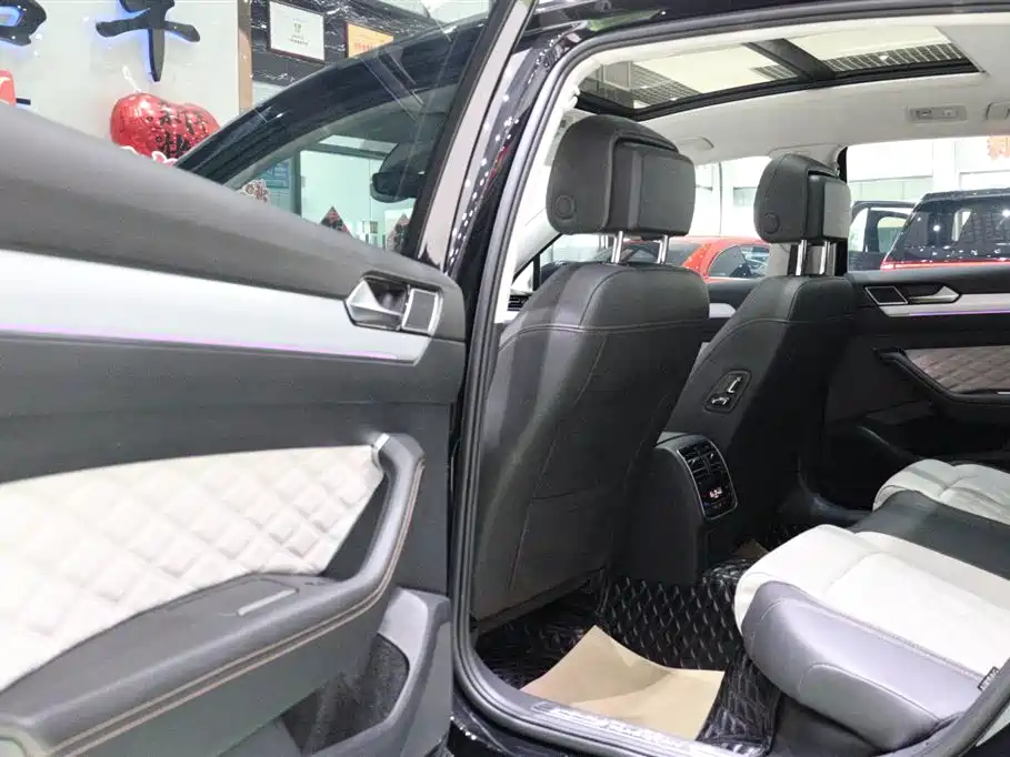Volkswagen Magotan 2023 Model 2 Million Commemorative Edition 330TSI DSG Luxury фото 9
