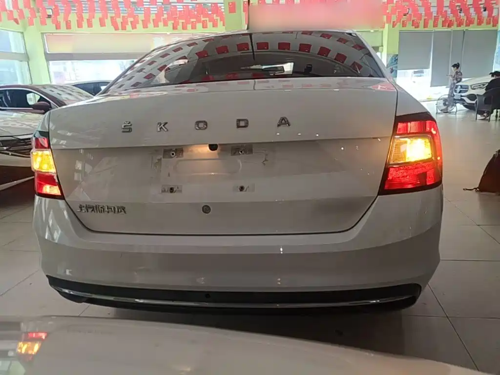 Фото 6 - Škoda Rapid