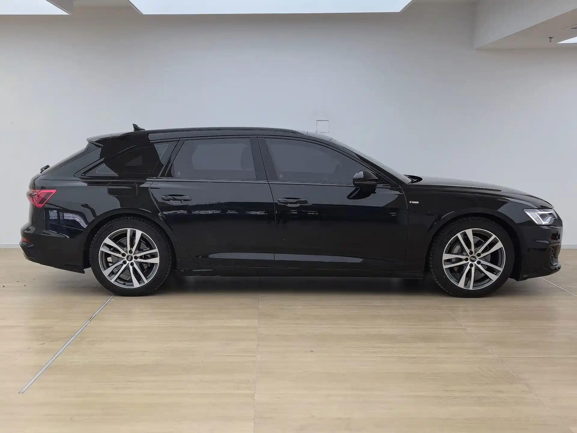 Photo 3 - Audi A6 (Import)