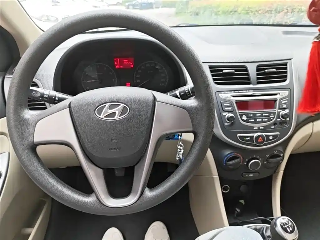 Hyundai Verna 2014 1.4L Manual Smart GLS фото 10