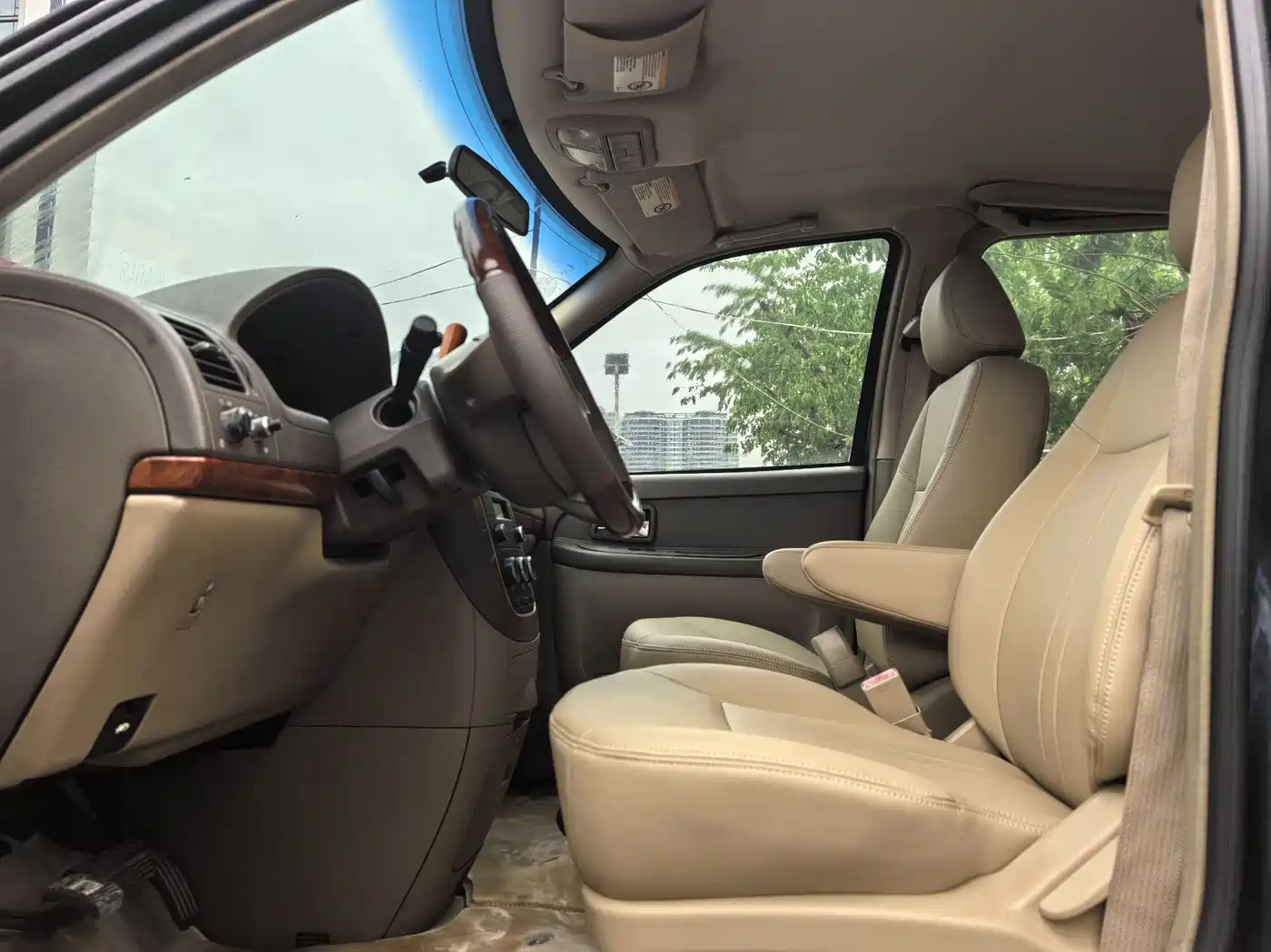 Buick GL8 2011 2.4L CT Luxury Business Comfort Edition фото 6