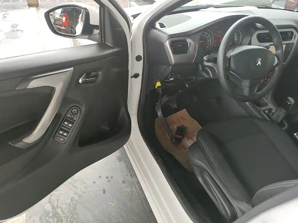 Peugeot 301 2014 1.6L Manual Luxury Edition фото 16
