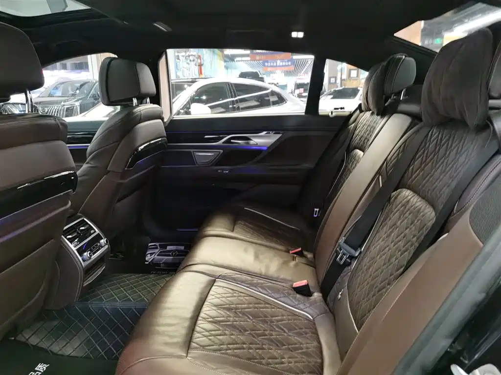 BMW 7 Series 2019 Facelift 740Li Leading M Sport Package фото 13