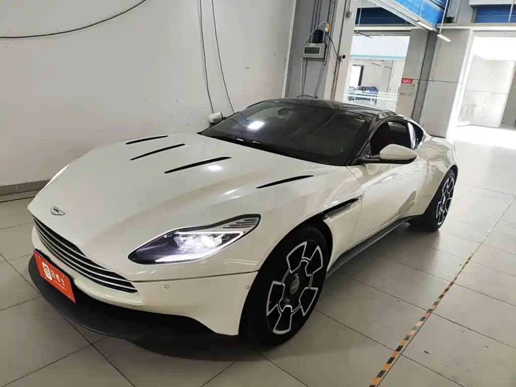 Aston Martin DB11 2017 5.2T V12