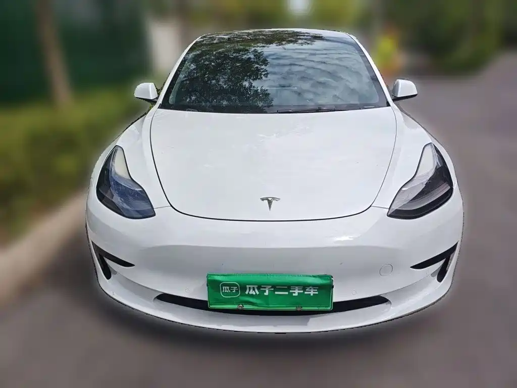 Фото 24 - Tesla Model 3