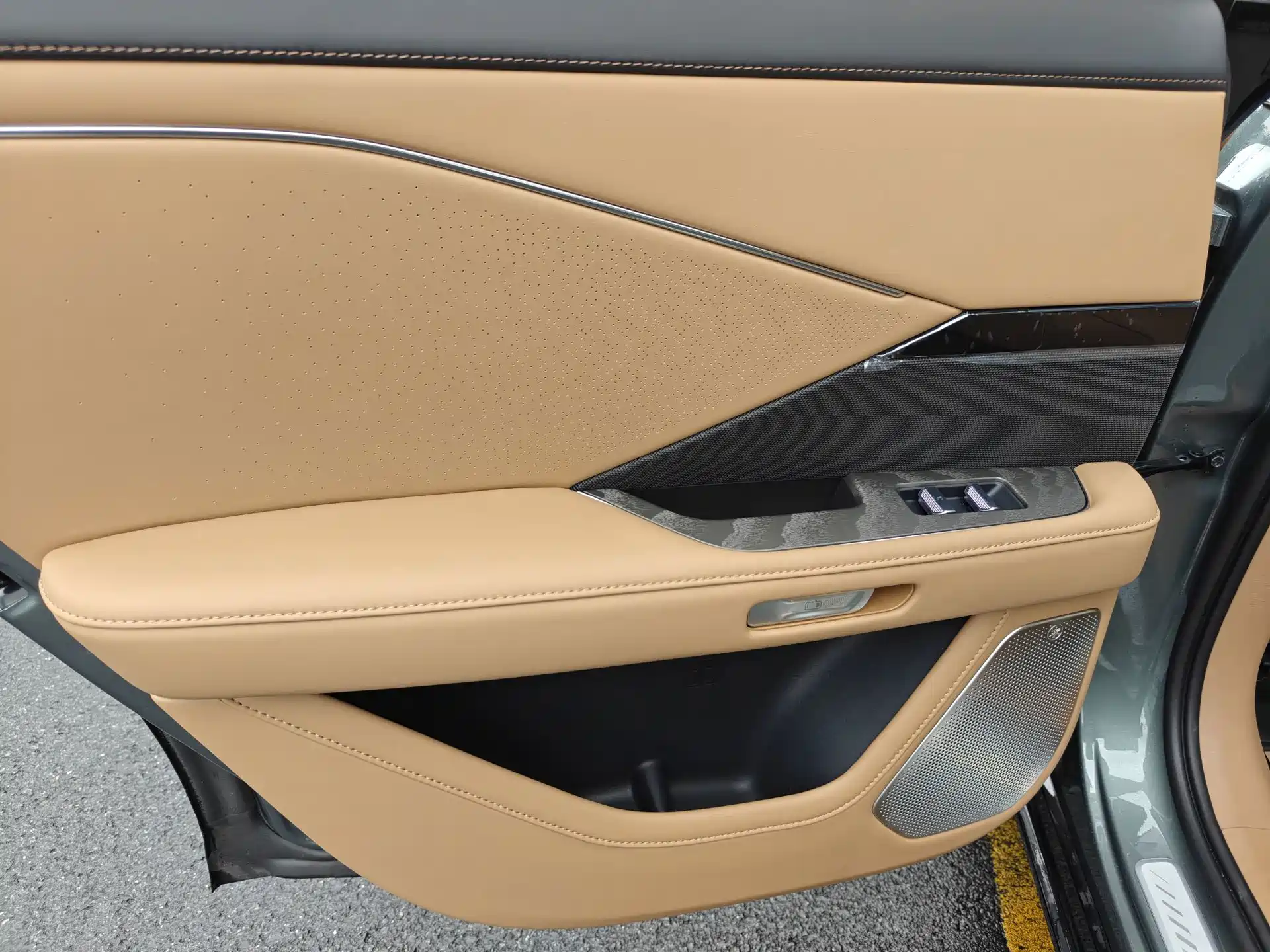 Фото 20 - Toyota bZ7