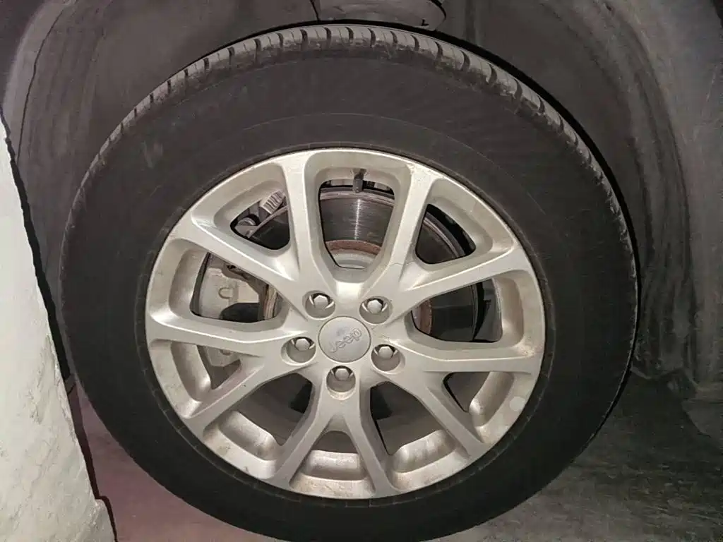 Фото 7 - Jeep Cherokee
