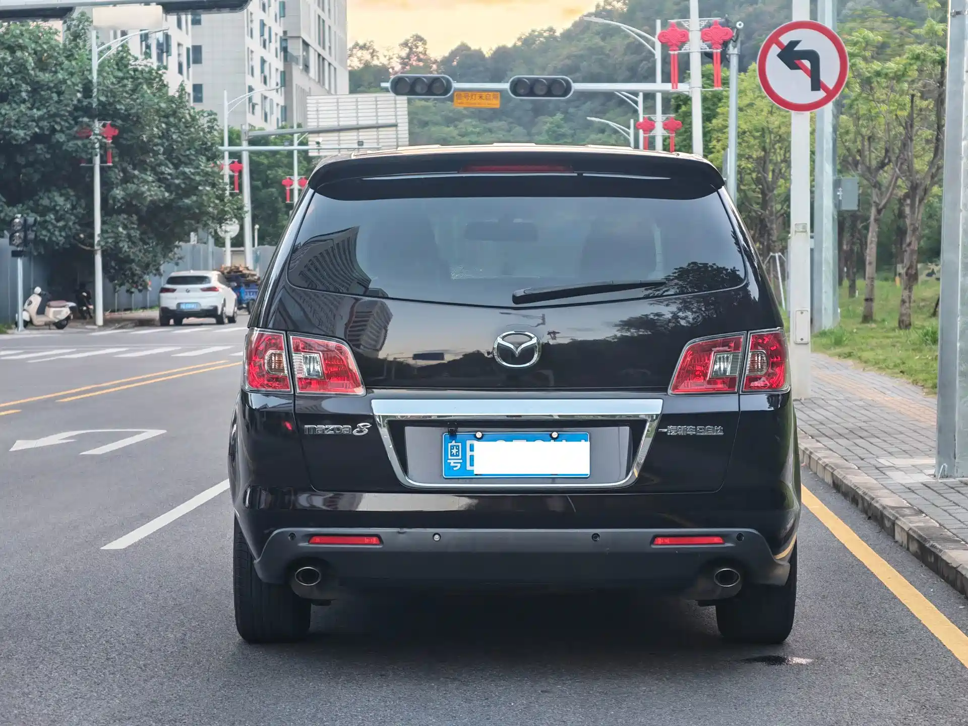 Фото 5 - Mazda 8
