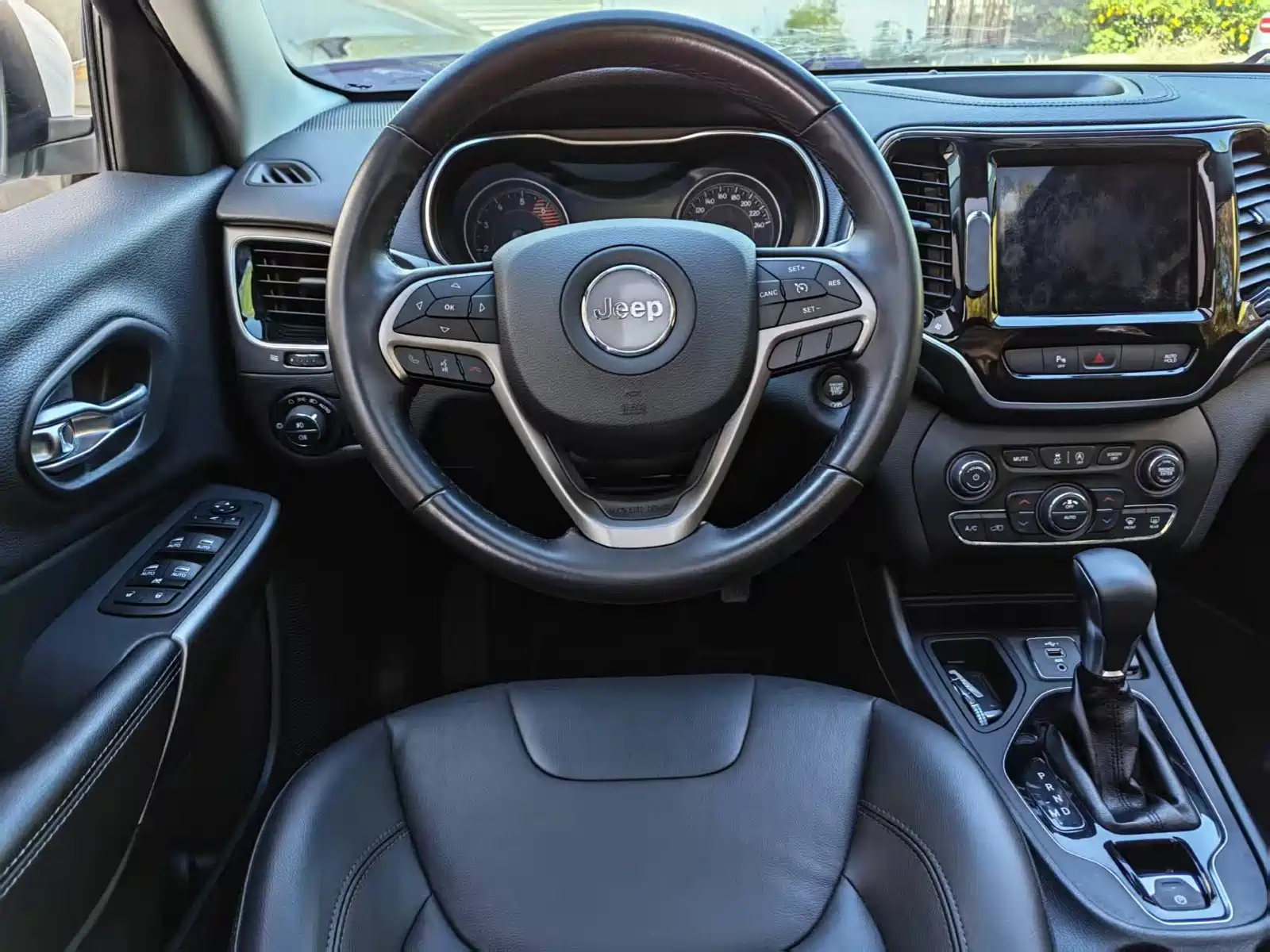 Photo 13 - Jeep Cherokee
