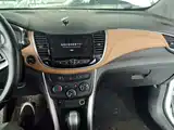 Photo 13 - Chevrolet Trax