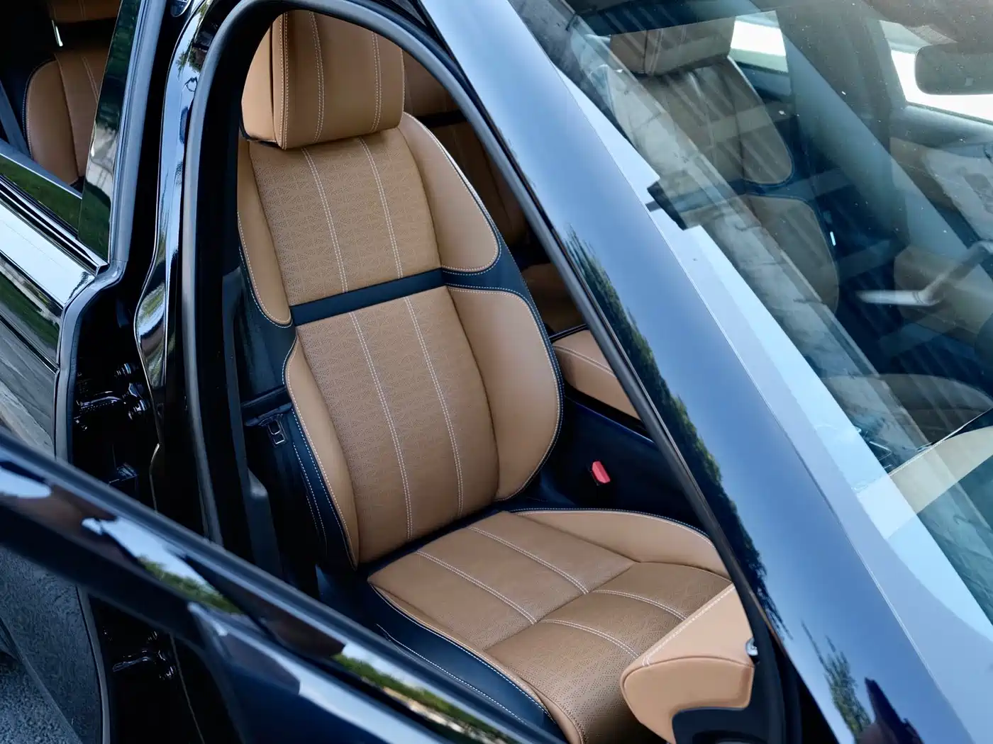 Land Rover Range Rover Velar 2022 250PS Golden Collector's Edition фото 17